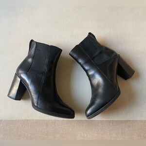 Clarks Women's Ankle Boots - US Size 6